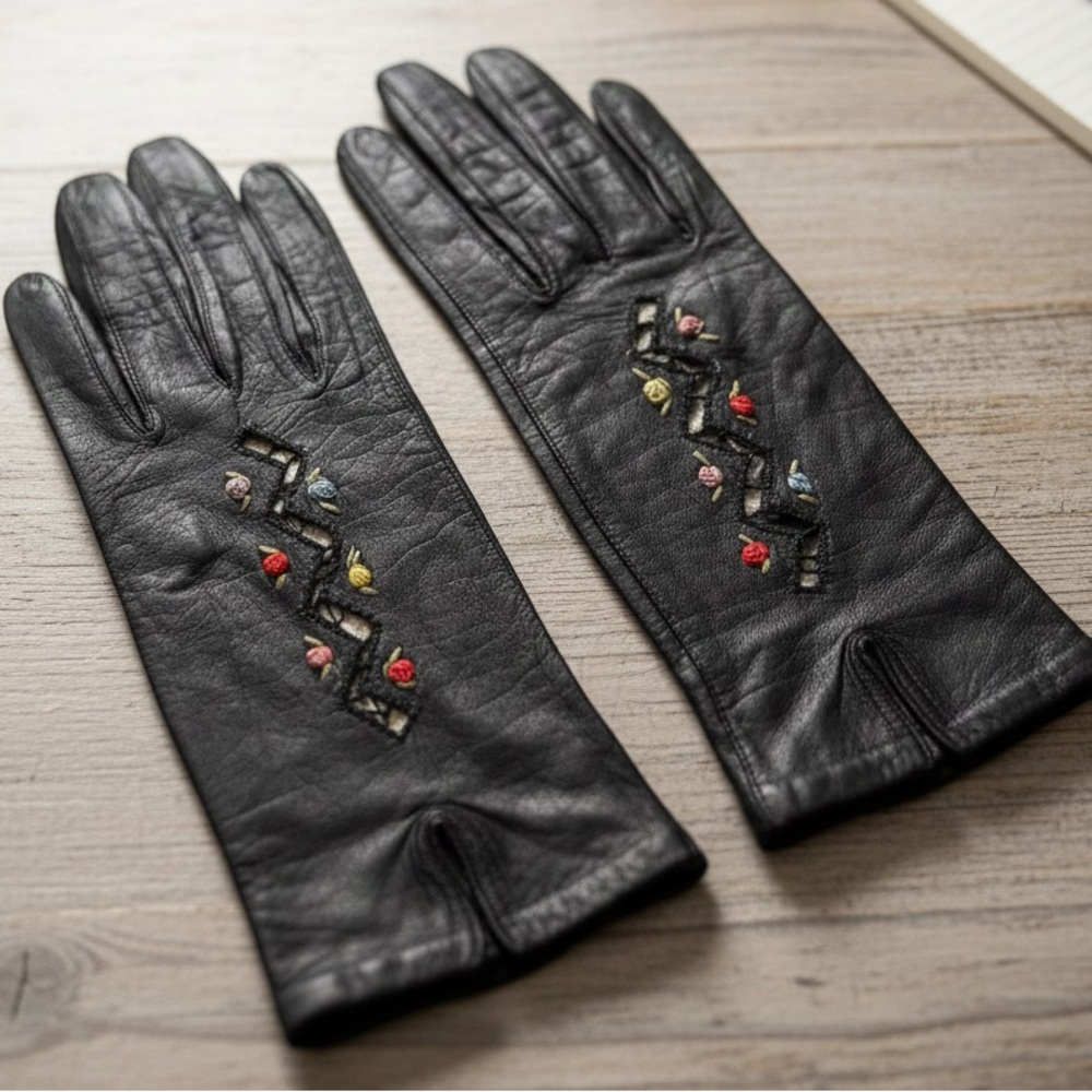 Vintage Embroidered Black‎ Leather Gloves